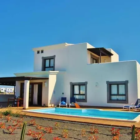 Playa Blanca Sleeps 6 Wifi *